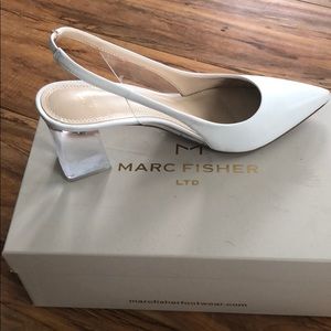 Acrylic heel white leather pumps zudi